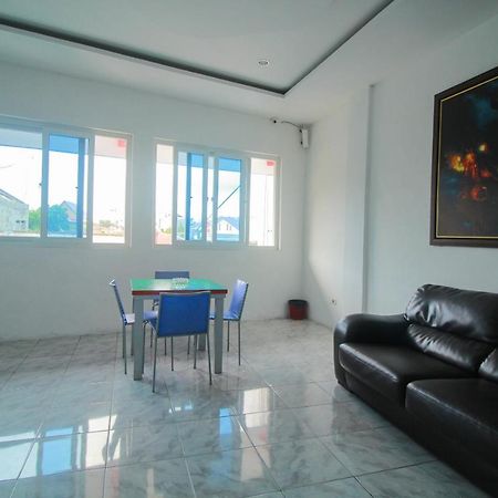 Oyo 1825 Marcopolo Homestay Pekanbaru Exterior foto