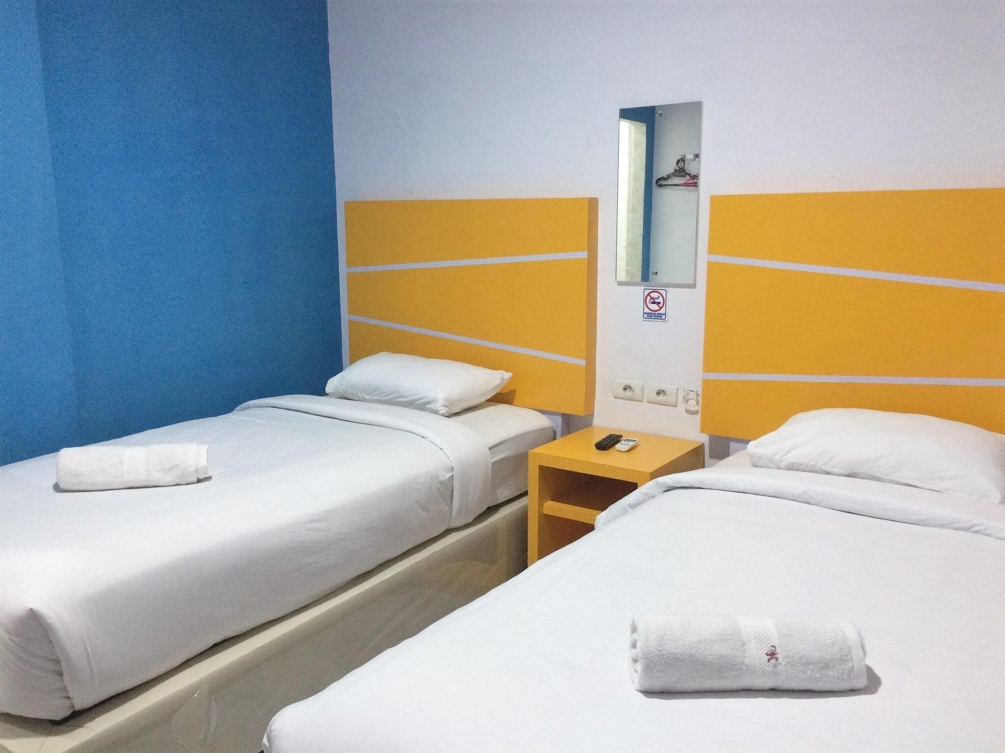Oyo 1825 Marcopolo Homestay Pekanbaru Exterior foto
