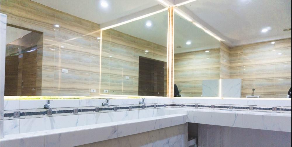 Oyo 1825 Marcopolo Homestay Pekanbaru Exterior foto