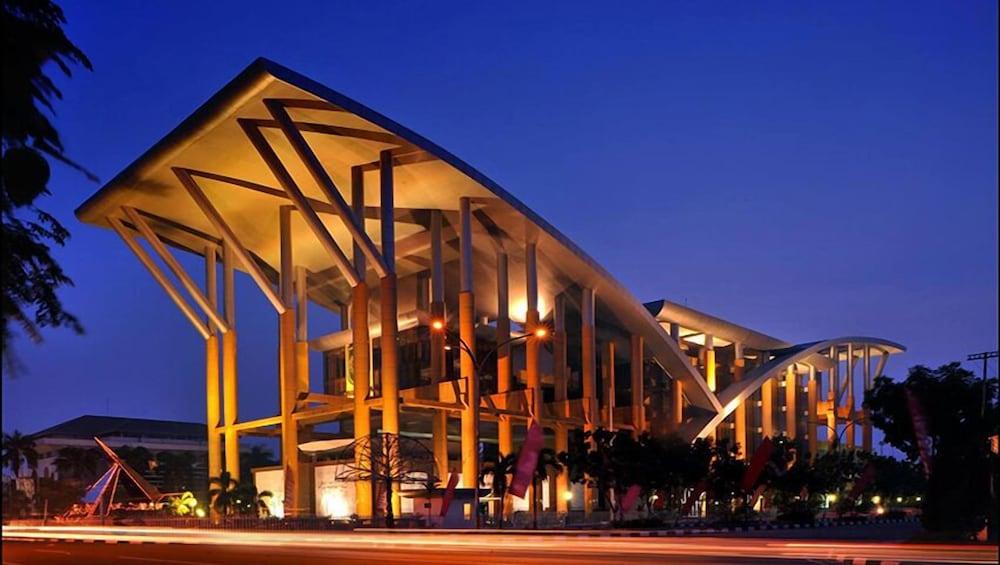 Oyo 1825 Marcopolo Homestay Pekanbaru Exterior foto