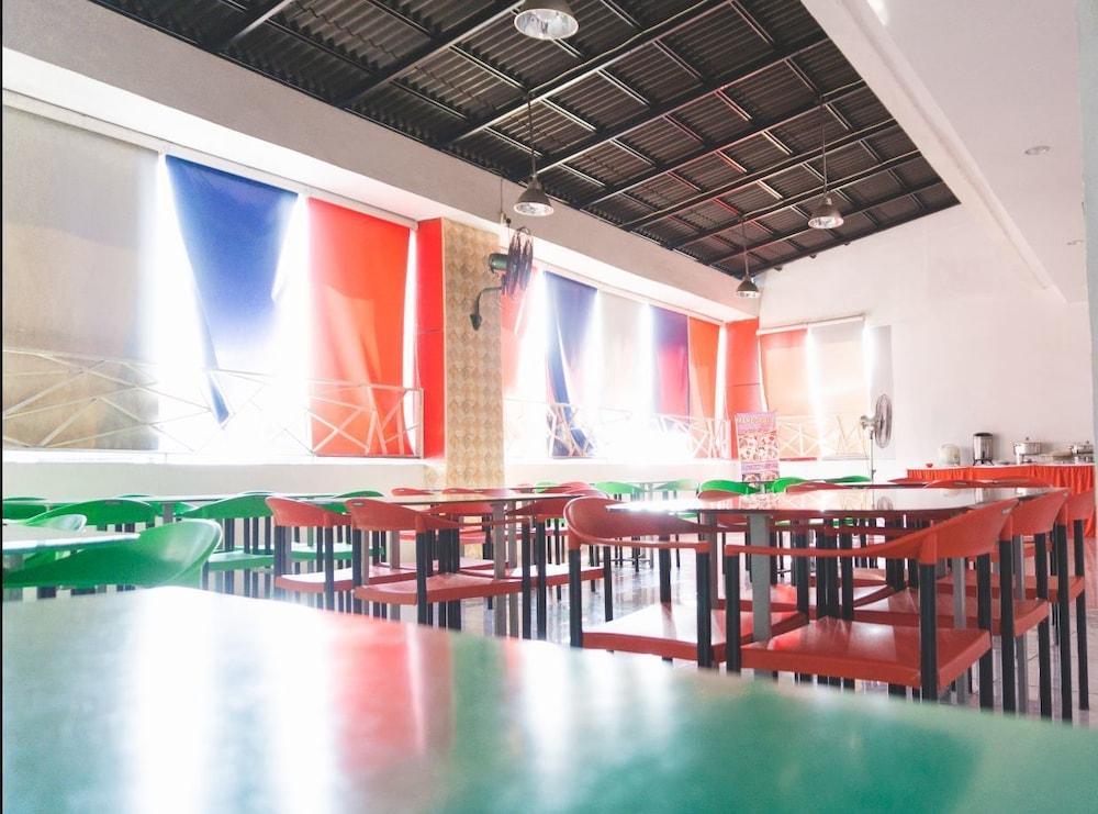 Oyo 1825 Marcopolo Homestay Pekanbaru Exterior foto