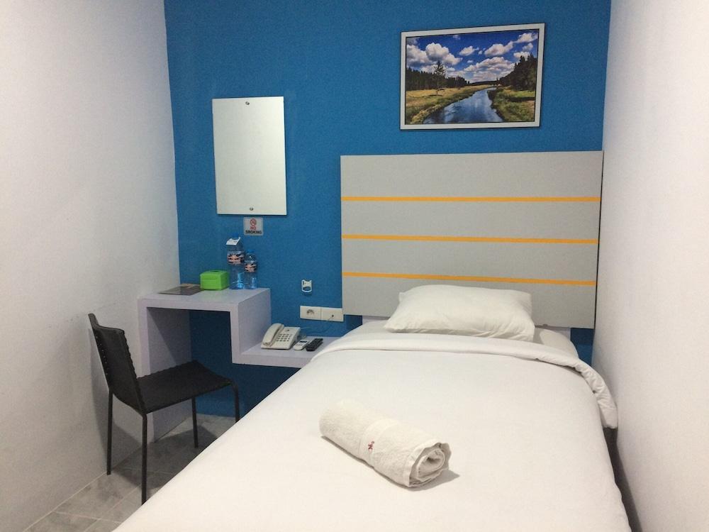 Oyo 1825 Marcopolo Homestay Pekanbaru Exterior foto