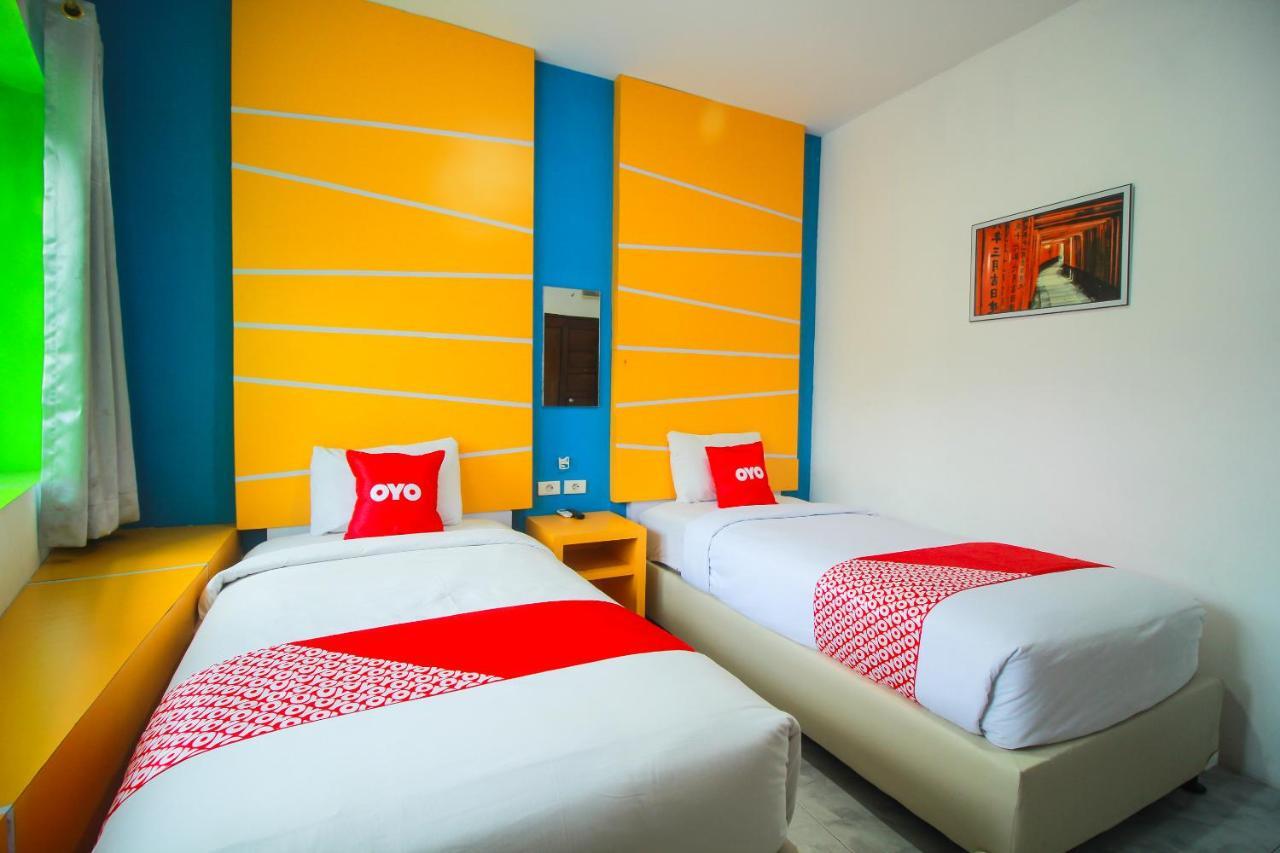 Oyo 1825 Marcopolo Homestay Pekanbaru Exterior foto