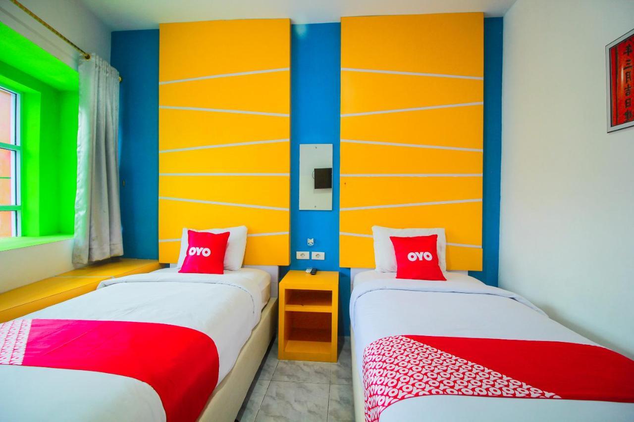 Oyo 1825 Marcopolo Homestay Pekanbaru Exterior foto