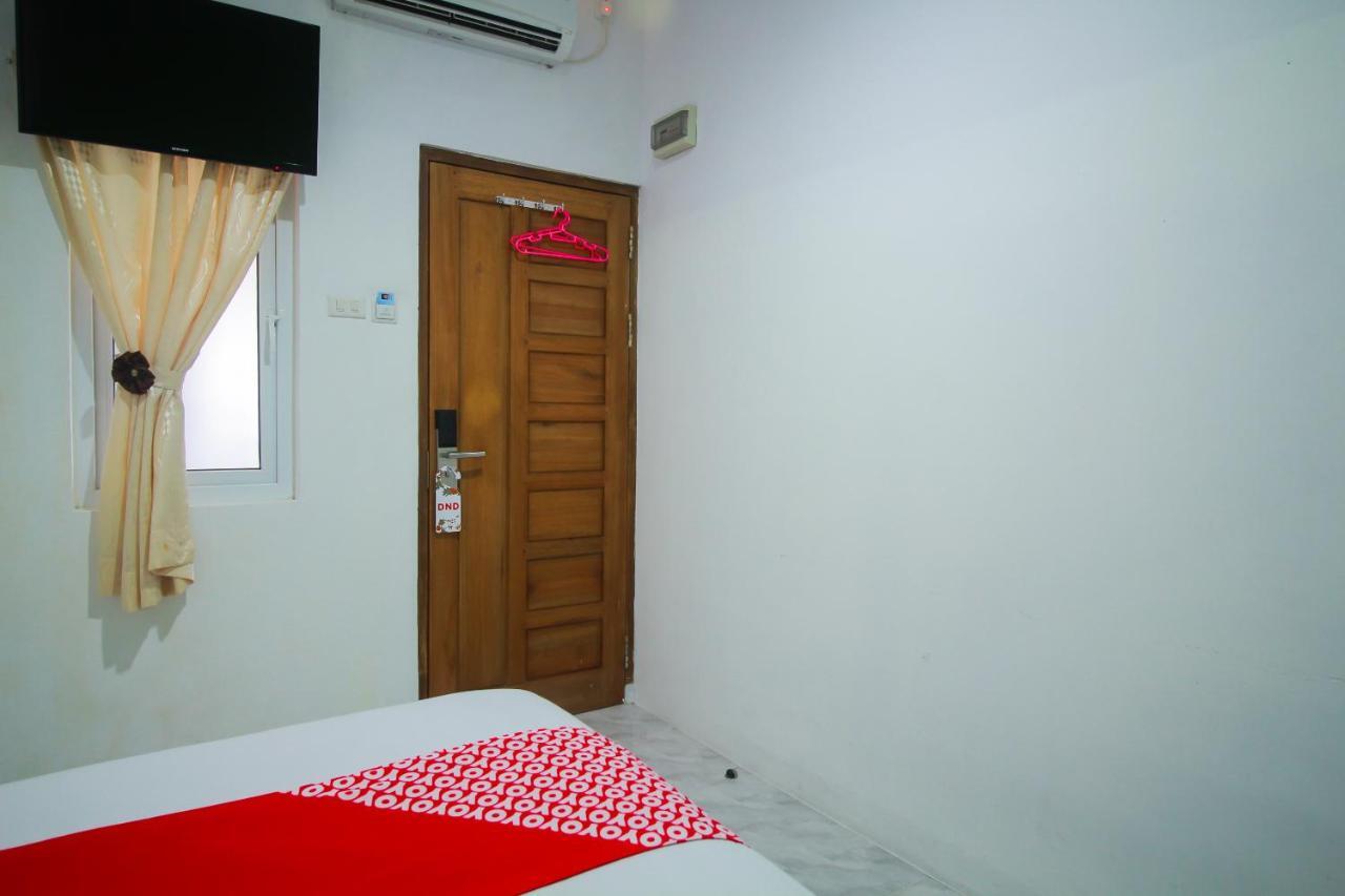 Oyo 1825 Marcopolo Homestay Pekanbaru Exterior foto