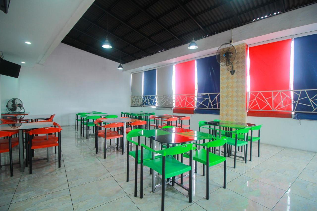 Oyo 1825 Marcopolo Homestay Pekanbaru Exterior foto